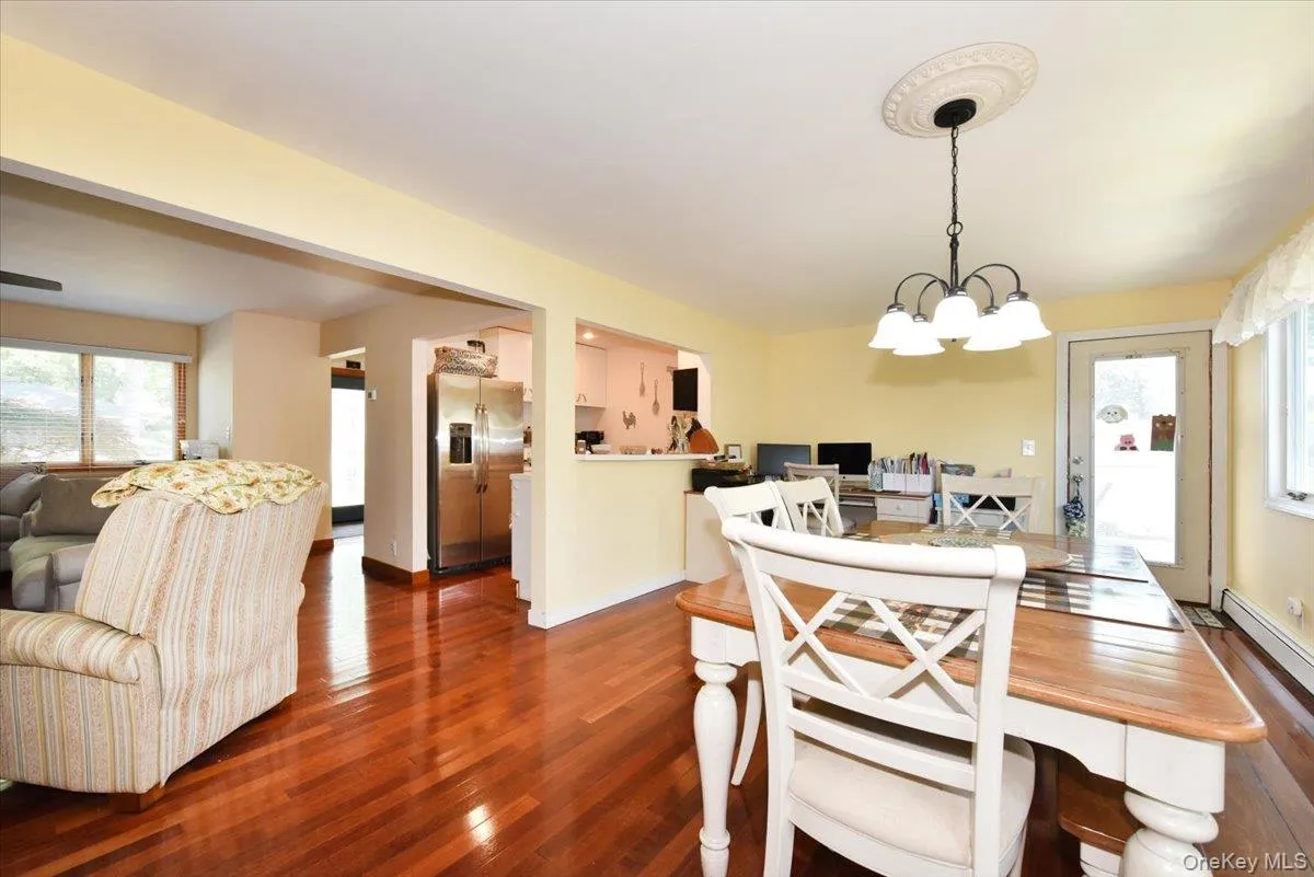 18 Boston Avenue, Oyster Bay, NY, 2 Bedrooms Bedrooms, 6 Rooms Rooms,1 BathroomBathrooms,Residential,For Rent,Boston,0,1015439 18 Boston Avenue, Oyster Bay, NY, 2 Bedrooms Bedrooms, 6 Rooms Rooms,1 BathroomBathrooms,Residential,For Rent,Boston,0,1015439
