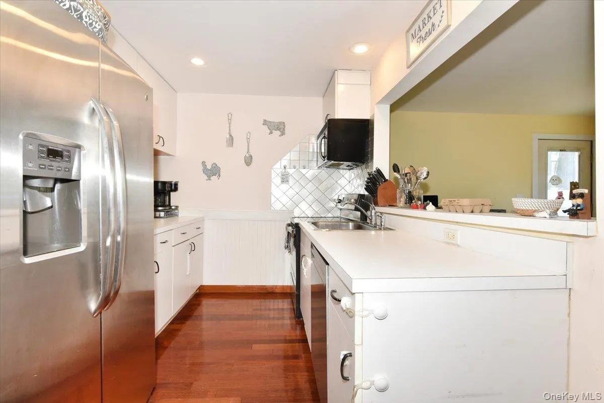 18 Boston Avenue, Oyster Bay, NY, 2 Bedrooms Bedrooms, 6 Rooms Rooms,1 BathroomBathrooms,Residential,For Rent,Boston,0,1015439 18 Boston Avenue, Oyster Bay, NY, 2 Bedrooms Bedrooms, 6 Rooms Rooms,1 BathroomBathrooms,Residential,For Rent,Boston,0,1015439