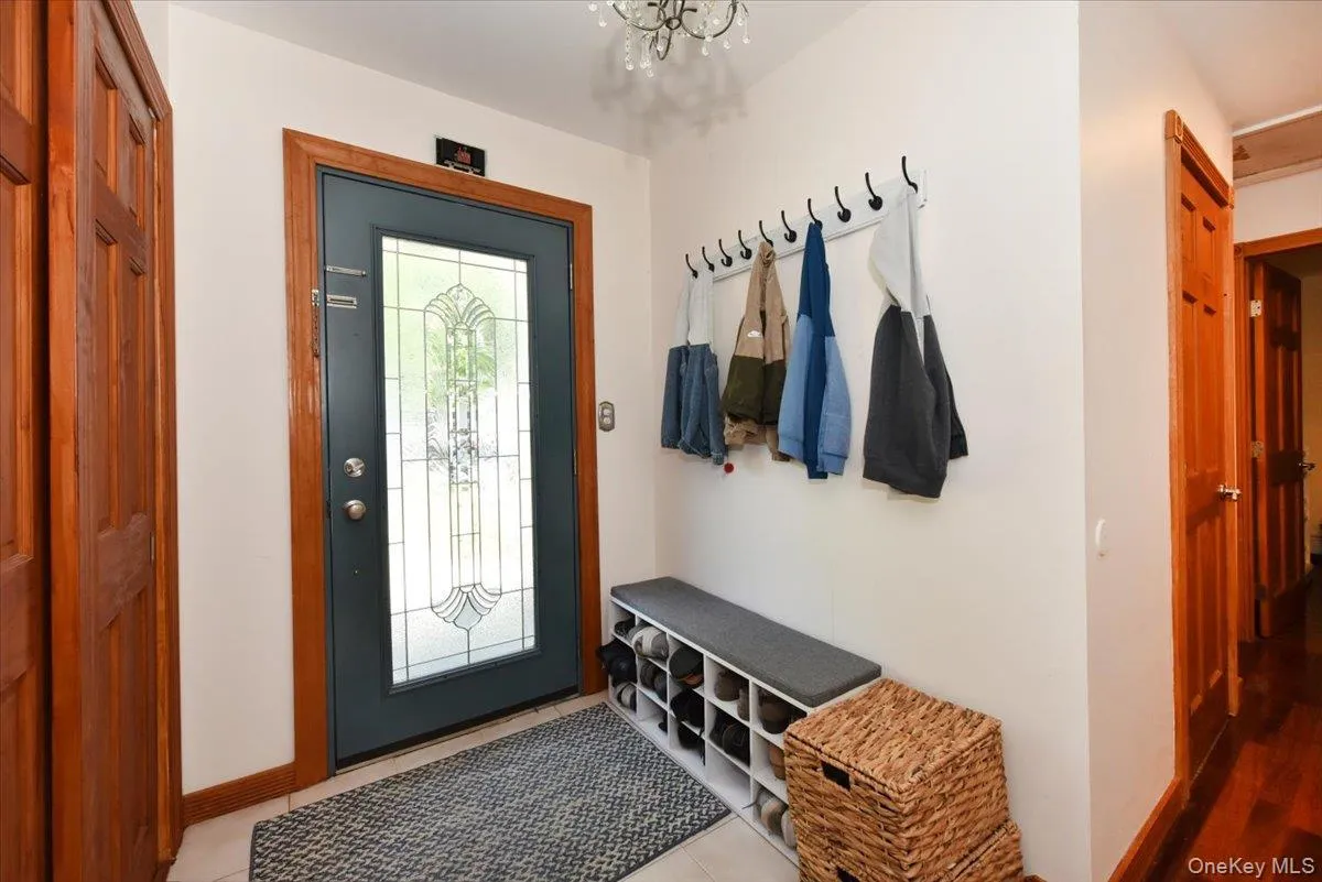 18 Boston Avenue, Oyster Bay, NY, 2 Bedrooms Bedrooms, 6 Rooms Rooms,1 BathroomBathrooms,Residential,For Rent,Boston,0,1015439 18 Boston Avenue, Oyster Bay, NY, 2 Bedrooms Bedrooms, 6 Rooms Rooms,1 BathroomBathrooms,Residential,For Rent,Boston,0,1015439