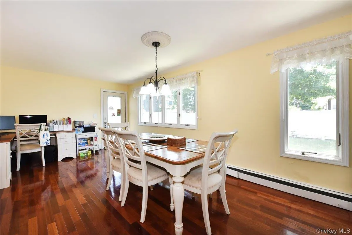 18 Boston Avenue, Oyster Bay, NY, 2 Bedrooms Bedrooms, 6 Rooms Rooms,1 BathroomBathrooms,Residential,For Rent,Boston,0,1015439 18 Boston Avenue, Oyster Bay, NY, 2 Bedrooms Bedrooms, 6 Rooms Rooms,1 BathroomBathrooms,Residential,For Rent,Boston,0,1015439