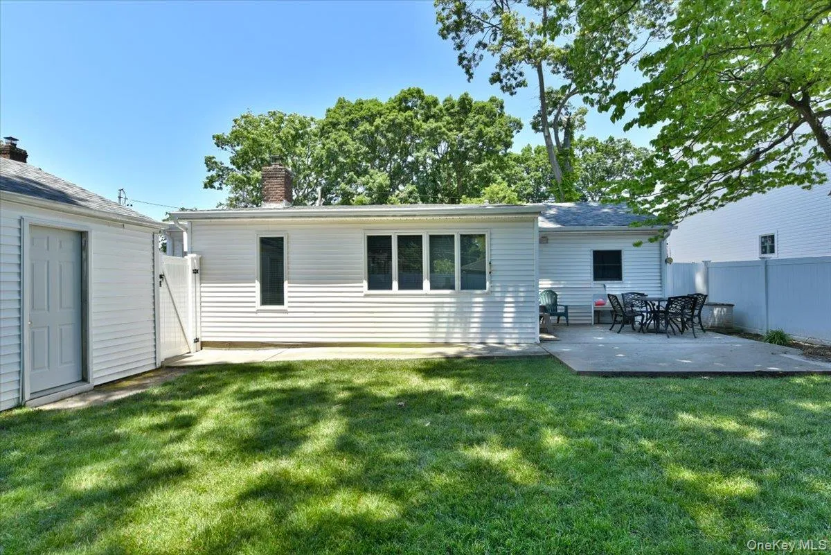 18 Boston Avenue, Oyster Bay, NY, 2 Bedrooms Bedrooms, 6 Rooms Rooms,1 BathroomBathrooms,Residential,For Rent,Boston,0,1015439 18 Boston Avenue, Oyster Bay, NY, 2 Bedrooms Bedrooms, 6 Rooms Rooms,1 BathroomBathrooms,Residential,For Rent,Boston,0,1015439