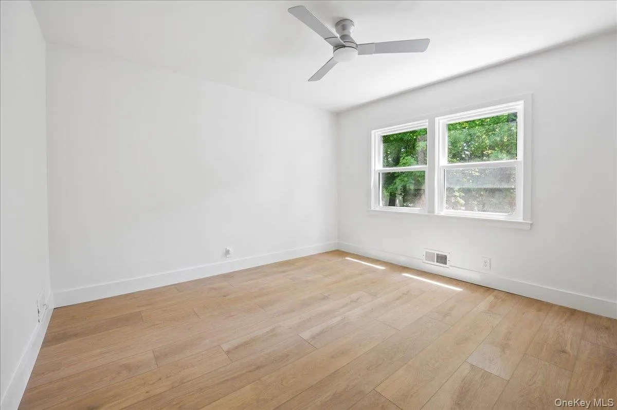 The office/bedroom. The office/bedroom.