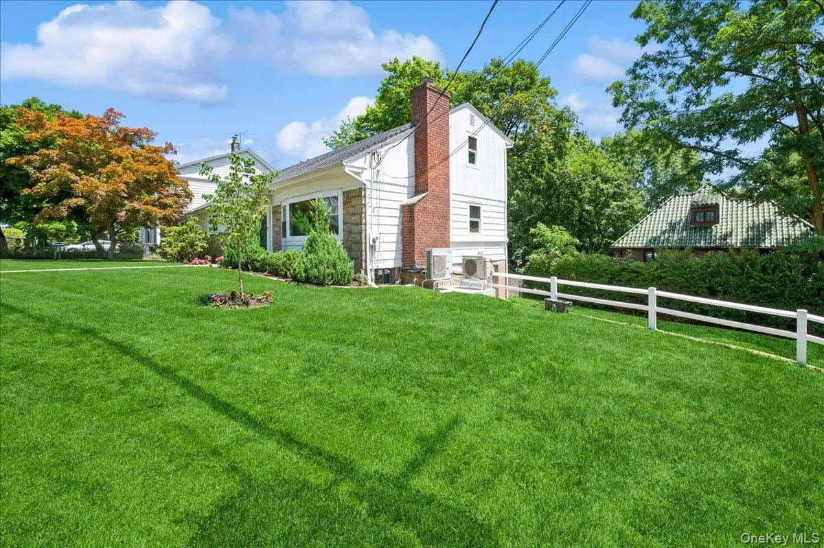 Nice flat yard that gets great sun! Nice flat yard that gets great sun!