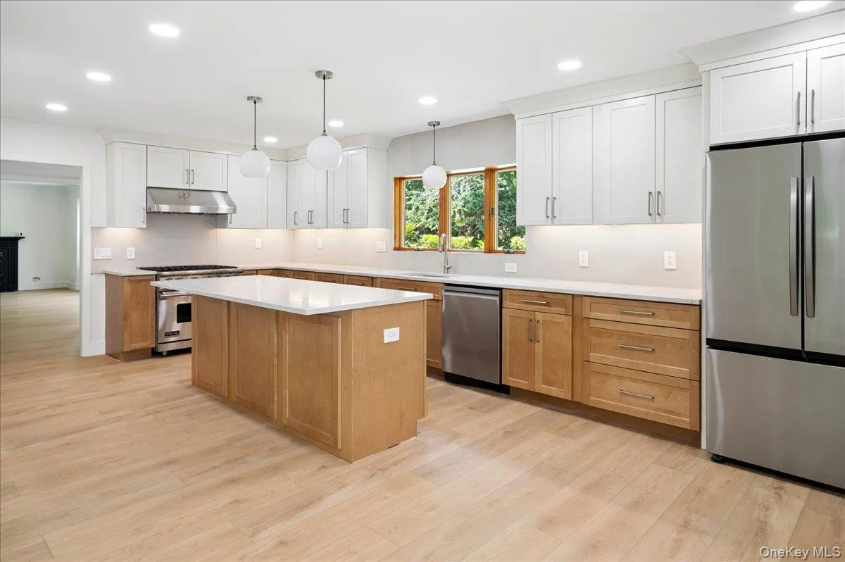 This angle is taken from where many would put a kitchen table! Easily room for a table for 6. This angle is taken from where many would put a kitchen table! Easily room for a table for 6.