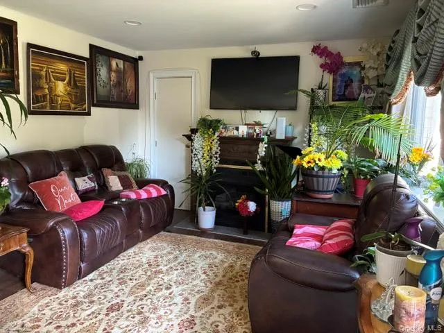 169 21st Street, Huntington, NY, 4 Bedrooms Bedrooms, 7 Rooms Rooms,2 BathroomsBathrooms,Residential,For Rent,21st,0,1015450 169 21st Street, Huntington, NY, 4 Bedrooms Bedrooms, 7 Rooms Rooms,2 BathroomsBathrooms,Residential,For Rent,21st,0,1015450