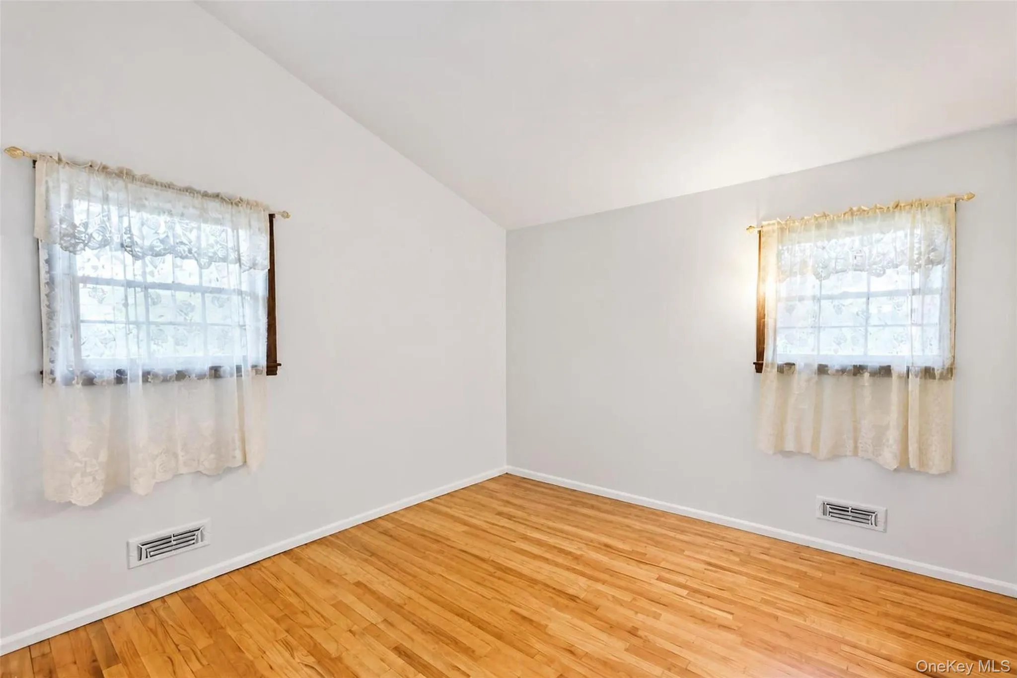 28 Dartmouth Drive, Smithtown, NY, 3 Bedrooms Bedrooms, 13 Rooms Rooms,1 BathroomBathrooms,Residential,For Rent,Dartmouth,0,1015455 28 Dartmouth Drive, Smithtown, NY, 3 Bedrooms Bedrooms, 13 Rooms Rooms,1 BathroomBathrooms,Residential,For Rent,Dartmouth,0,1015455