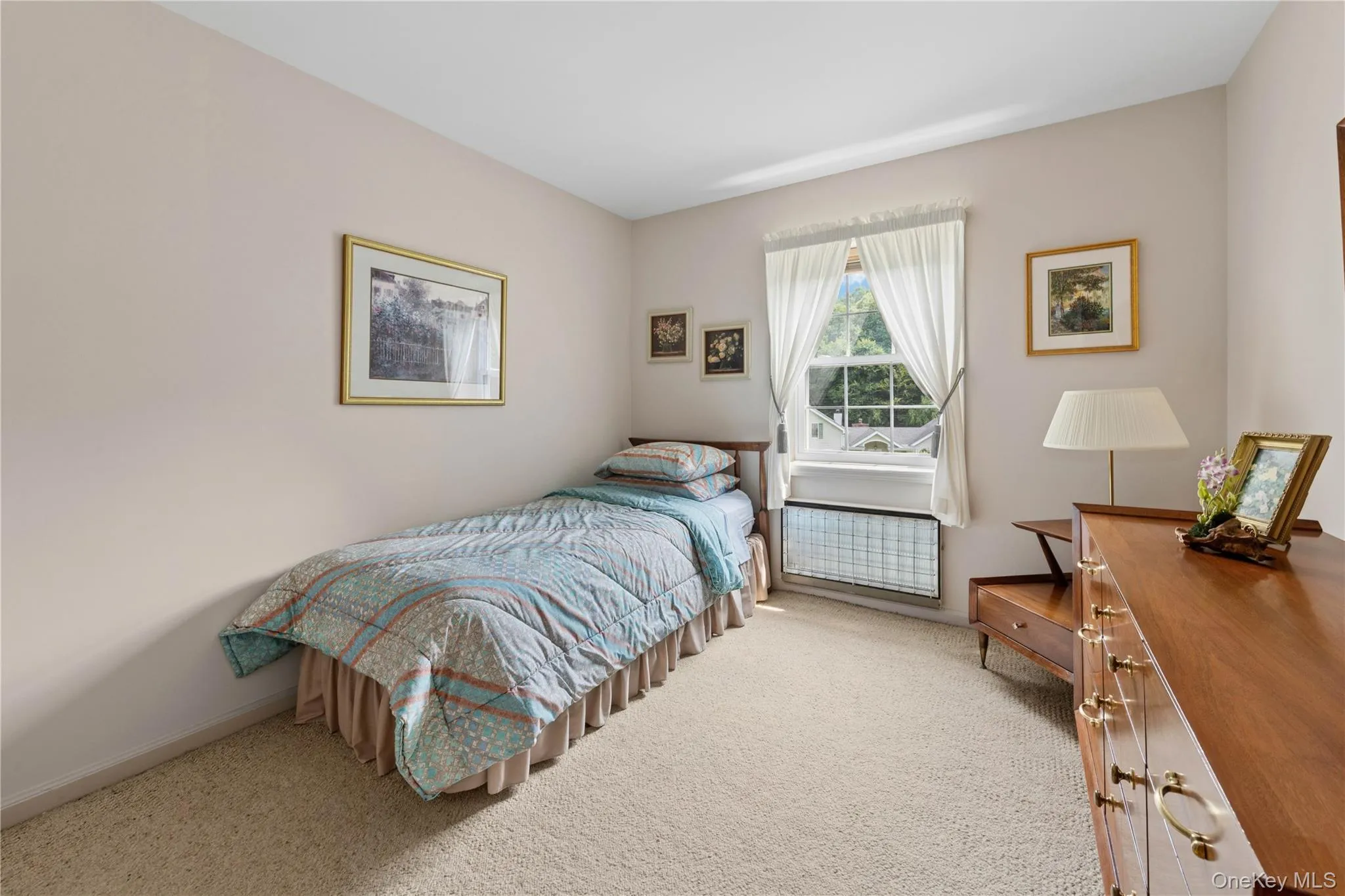 Bedroom 1 (hardwood floors under carpet) Bedroom 1 (hardwood floors under carpet)