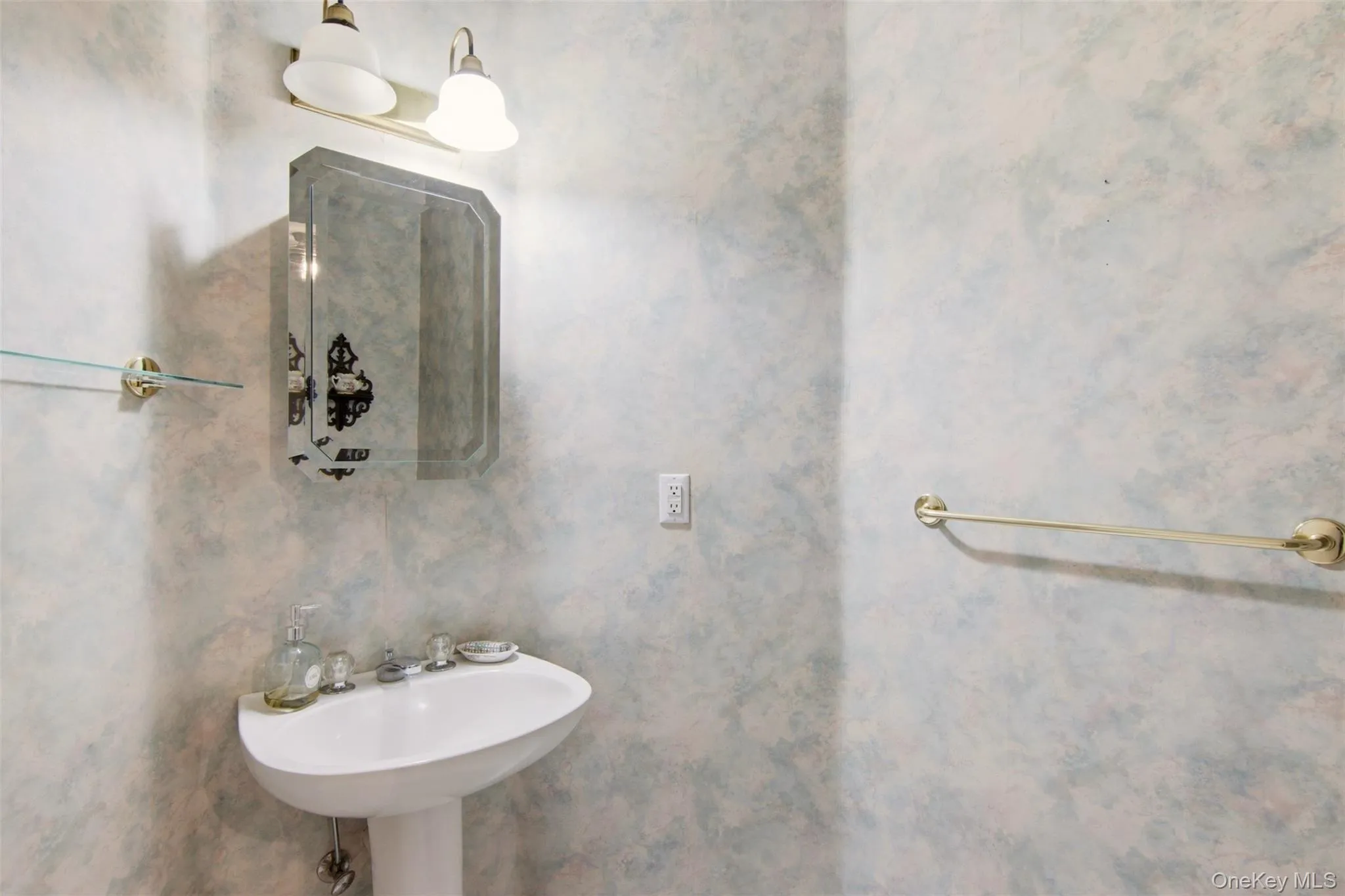 1/2 bath 1/2 bath
