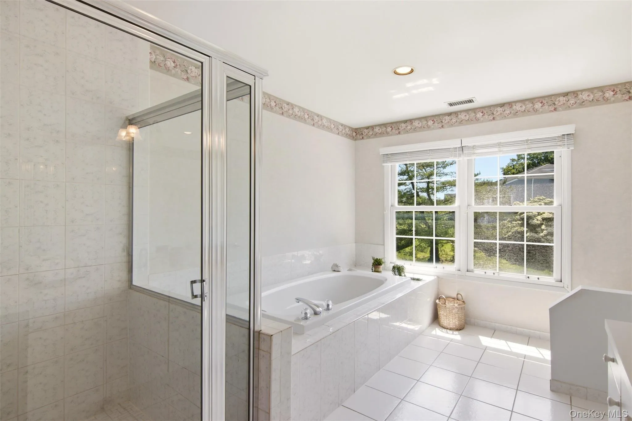 primary bath with tub.... primary bath with tub....