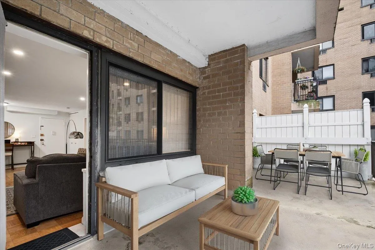 100 East Hartsdale Avenue, Greenburgh, NY, 2 Bedrooms Bedrooms, 6 Rooms Rooms,2 BathroomsBathrooms,Residential,For Rent,East Hartsdale,0,1015473 100 East Hartsdale Avenue, Greenburgh, NY, 2 Bedrooms Bedrooms, 6 Rooms Rooms,2 BathroomsBathrooms,Residential,For Rent,East Hartsdale,0,1015473