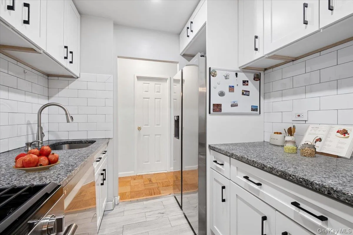 100 East Hartsdale Avenue, Greenburgh, NY, 2 Bedrooms Bedrooms, 6 Rooms Rooms,2 BathroomsBathrooms,Residential,For Rent,East Hartsdale,0,1015473 100 East Hartsdale Avenue, Greenburgh, NY, 2 Bedrooms Bedrooms, 6 Rooms Rooms,2 BathroomsBathrooms,Residential,For Rent,East Hartsdale,0,1015473