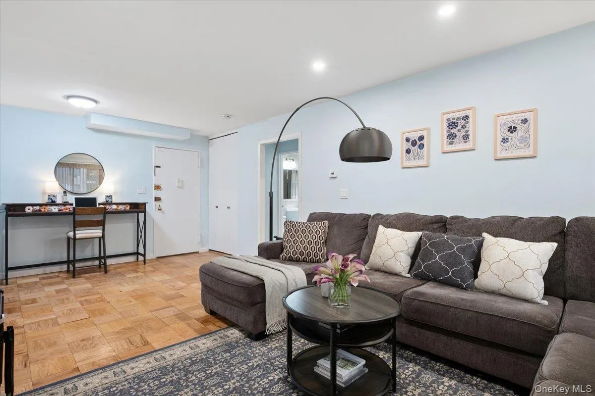 100 East Hartsdale Avenue, Greenburgh, NY, 2 Bedrooms Bedrooms, 6 Rooms Rooms,2 BathroomsBathrooms,Residential,For Rent,East Hartsdale,0,1015473 100 East Hartsdale Avenue, Greenburgh, NY, 2 Bedrooms Bedrooms, 6 Rooms Rooms,2 BathroomsBathrooms,Residential,For Rent,East Hartsdale,0,1015473