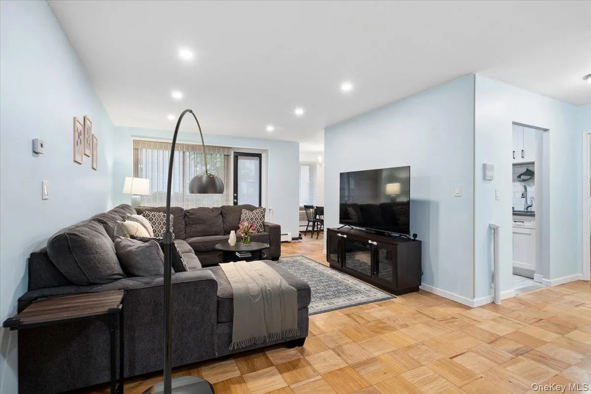 100 East Hartsdale Avenue, Greenburgh, NY, 2 Bedrooms Bedrooms, 6 Rooms Rooms,2 BathroomsBathrooms,Residential,For Rent,East Hartsdale,0,1015473 100 East Hartsdale Avenue, Greenburgh, NY, 2 Bedrooms Bedrooms, 6 Rooms Rooms,2 BathroomsBathrooms,Residential,For Rent,East Hartsdale,0,1015473