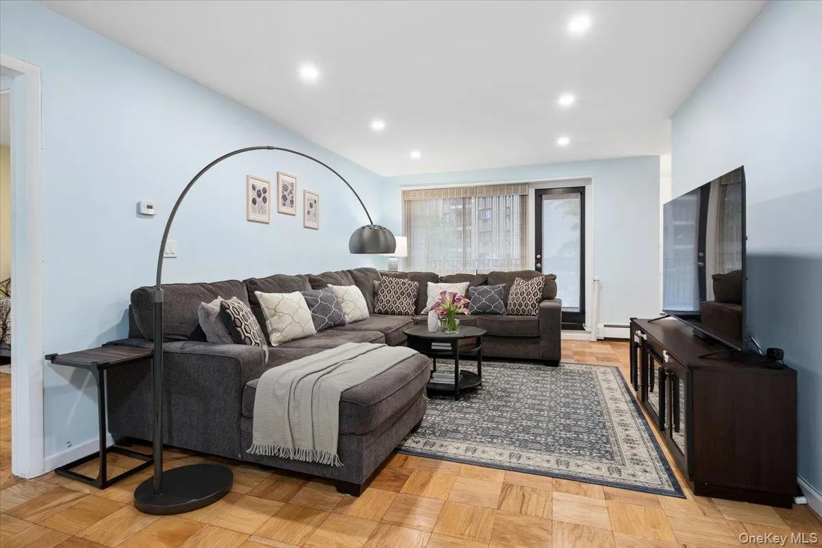 100 East Hartsdale Avenue, Greenburgh, NY, 2 Bedrooms Bedrooms, 6 Rooms Rooms,2 BathroomsBathrooms,Residential,For Rent,East Hartsdale,0,1015473 100 East Hartsdale Avenue, Greenburgh, NY, 2 Bedrooms Bedrooms, 6 Rooms Rooms,2 BathroomsBathrooms,Residential,For Rent,East Hartsdale,0,1015473