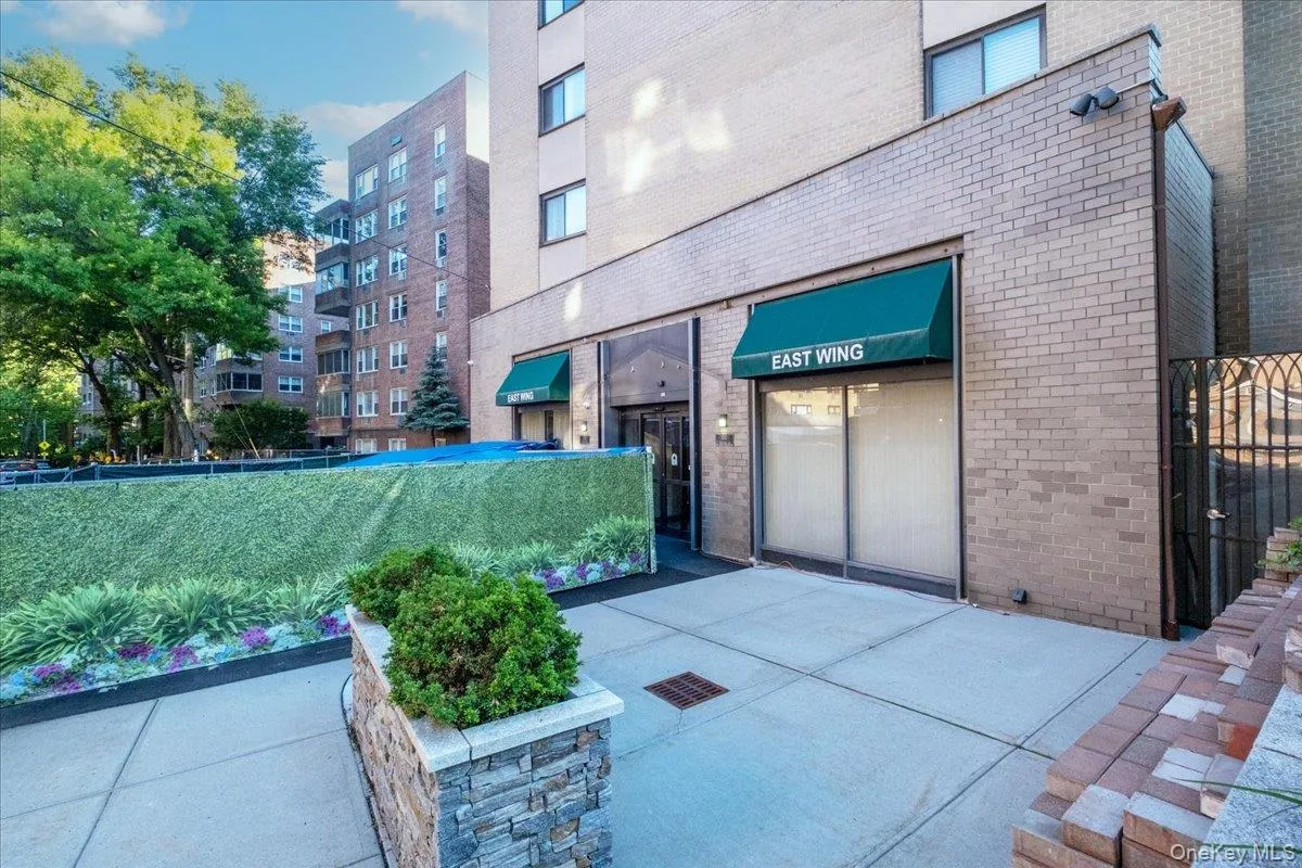 100 East Hartsdale Avenue, Greenburgh, NY, 2 Bedrooms Bedrooms, 6 Rooms Rooms,2 BathroomsBathrooms,Residential,For Rent,East Hartsdale,0,1015473 100 East Hartsdale Avenue, Greenburgh, NY, 2 Bedrooms Bedrooms, 6 Rooms Rooms,2 BathroomsBathrooms,Residential,For Rent,East Hartsdale,0,1015473