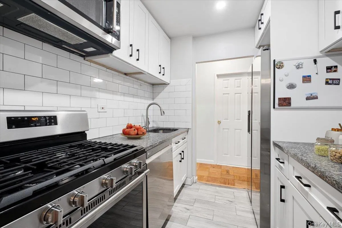 100 East Hartsdale Avenue, Greenburgh, NY, 2 Bedrooms Bedrooms, 6 Rooms Rooms,2 BathroomsBathrooms,Residential,For Rent,East Hartsdale,0,1015473 100 East Hartsdale Avenue, Greenburgh, NY, 2 Bedrooms Bedrooms, 6 Rooms Rooms,2 BathroomsBathrooms,Residential,For Rent,East Hartsdale,0,1015473