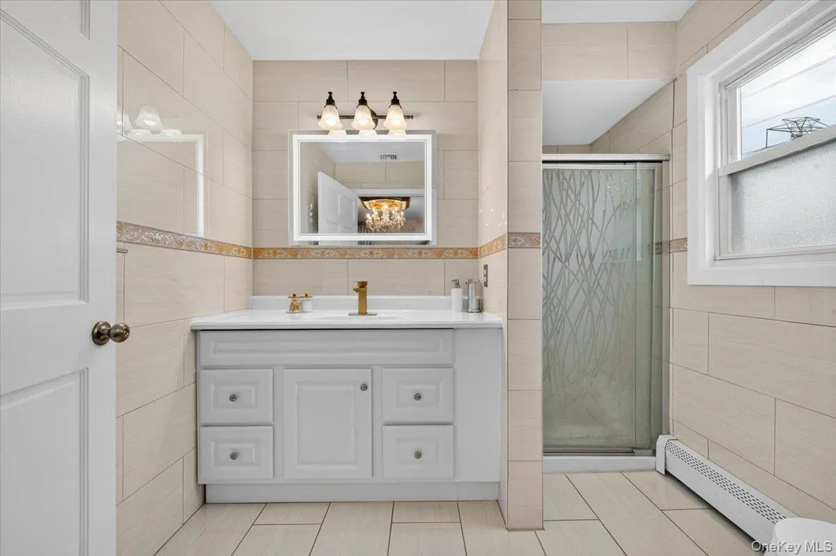 En Suite Bathroom- Master Bedroom En Suite Bathroom- Master Bedroom