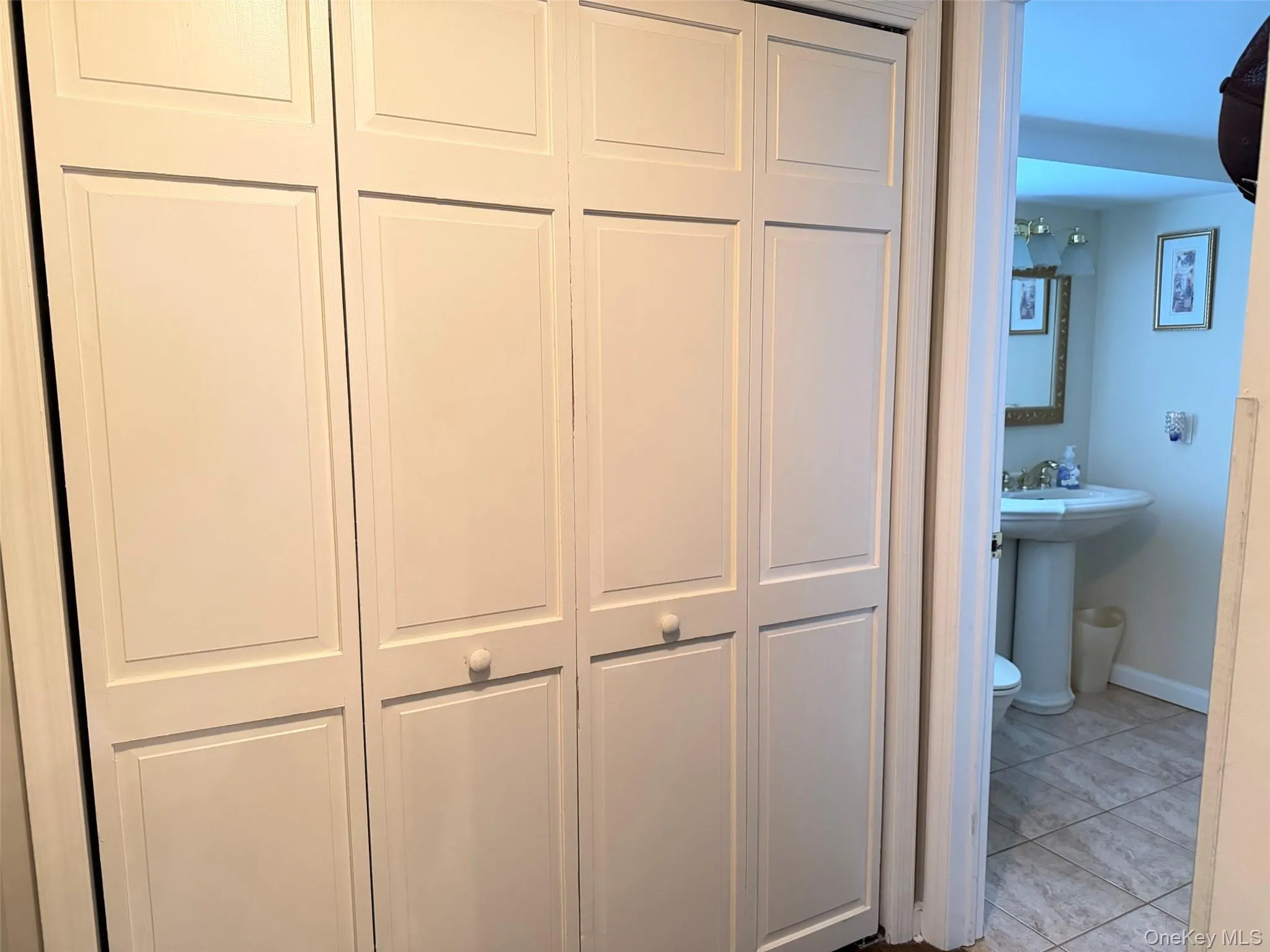 Bi-fold closet doors with washer/dryer for washer/dryer Bi-fold closet doors with washer/dryer for washer/dryer