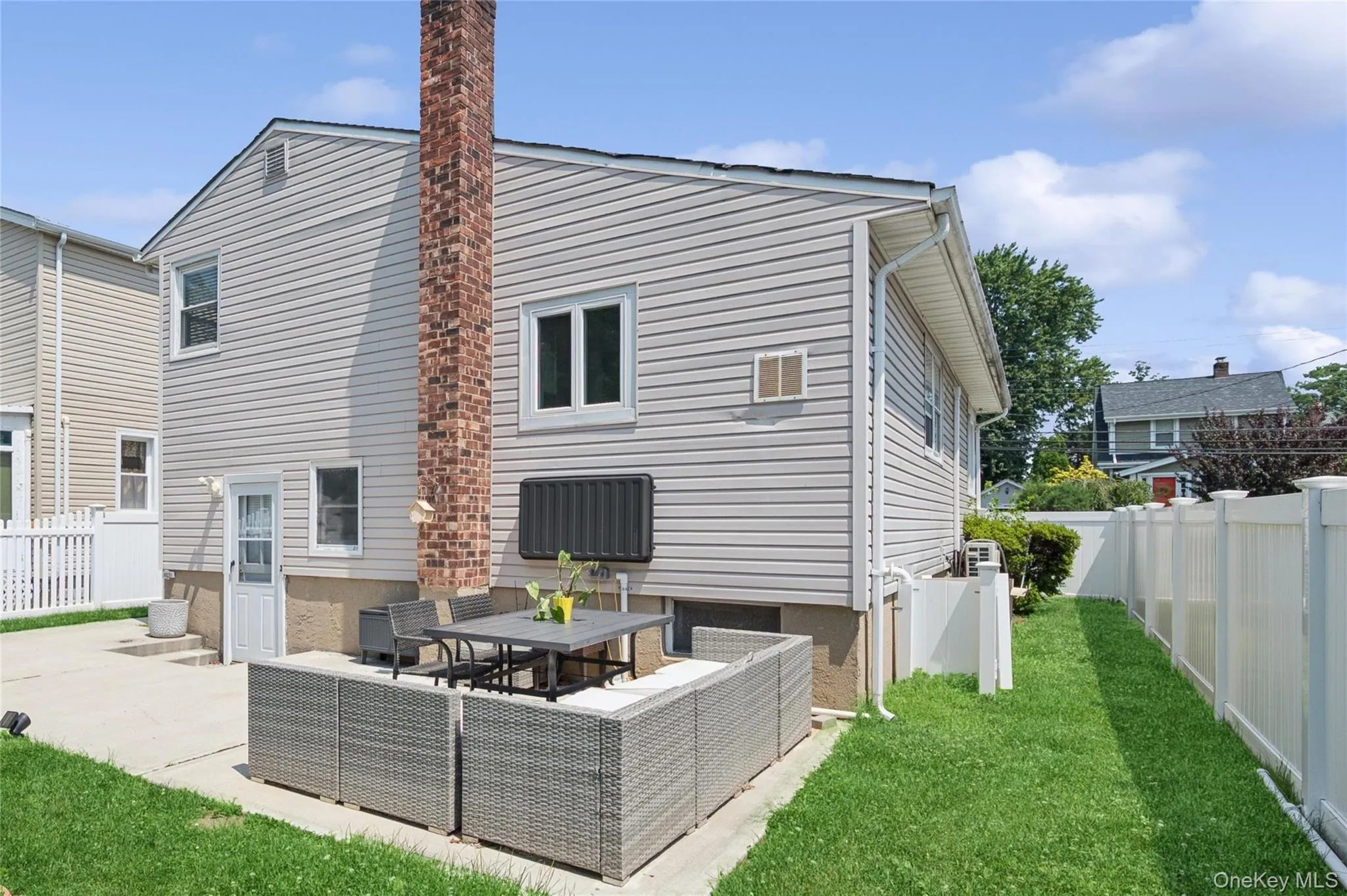 83 Scarcliffe Drive, Hempstead, NY, 3 Bedrooms Bedrooms, 7 Rooms Rooms,1 BathroomBathrooms,Residential,For Rent,Scarcliffe,0,1015489 83 Scarcliffe Drive, Hempstead, NY, 3 Bedrooms Bedrooms, 7 Rooms Rooms,1 BathroomBathrooms,Residential,For Rent,Scarcliffe,0,1015489