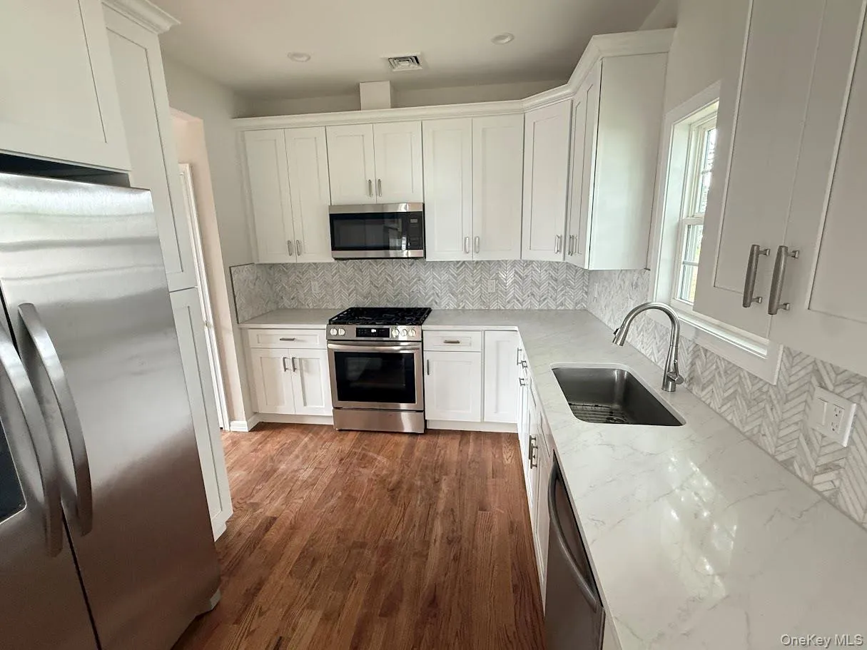 8 Gail Grace Court, Babylon, NY, 4 Bedrooms Bedrooms, 8 Rooms Rooms,2 BathroomsBathrooms,Residential,For Rent,Gail Grace,0,1015498 8 Gail Grace Court, Babylon, NY, 4 Bedrooms Bedrooms, 8 Rooms Rooms,2 BathroomsBathrooms,Residential,For Rent,Gail Grace,0,1015498