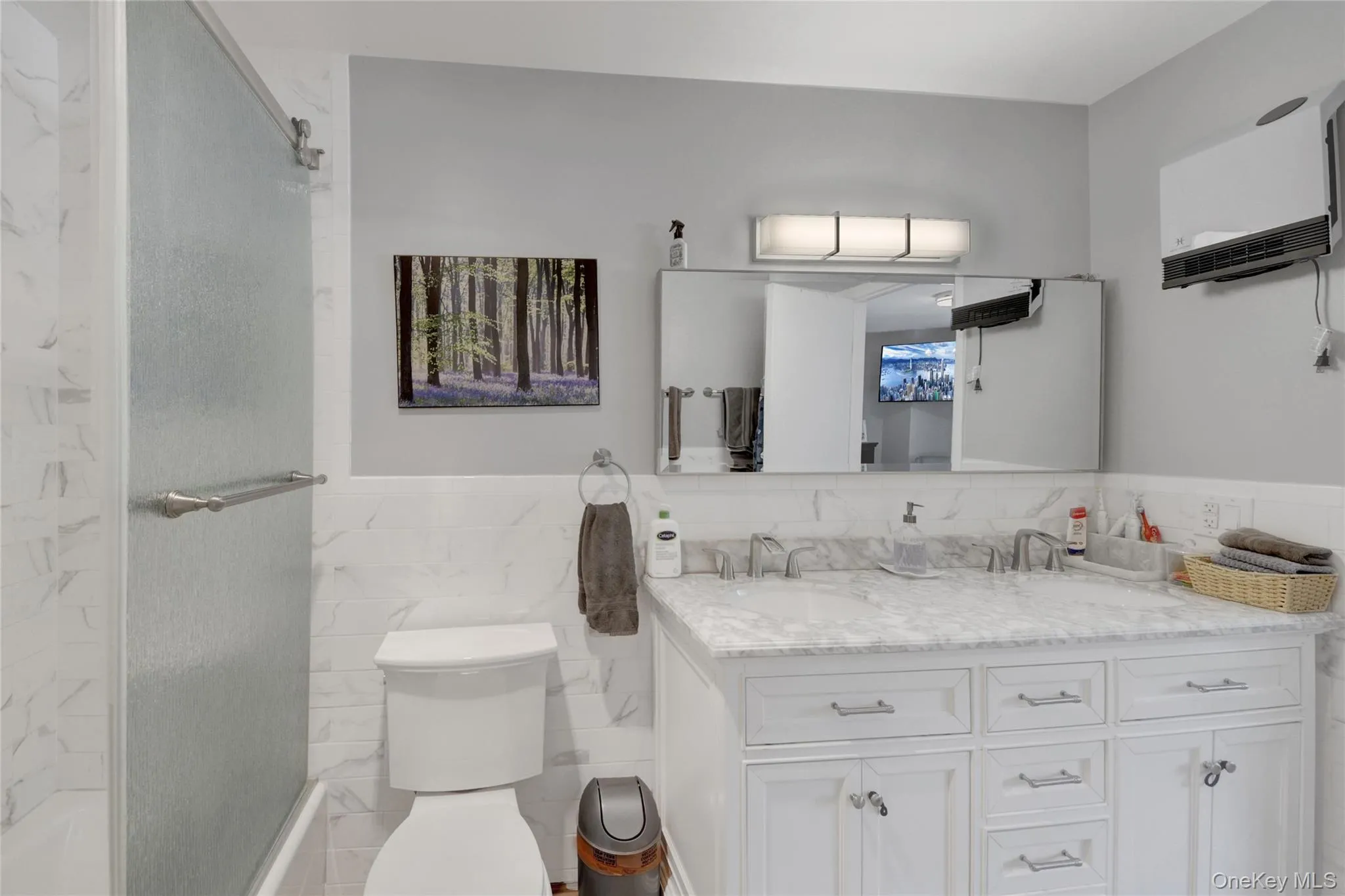 bathroom bathroom