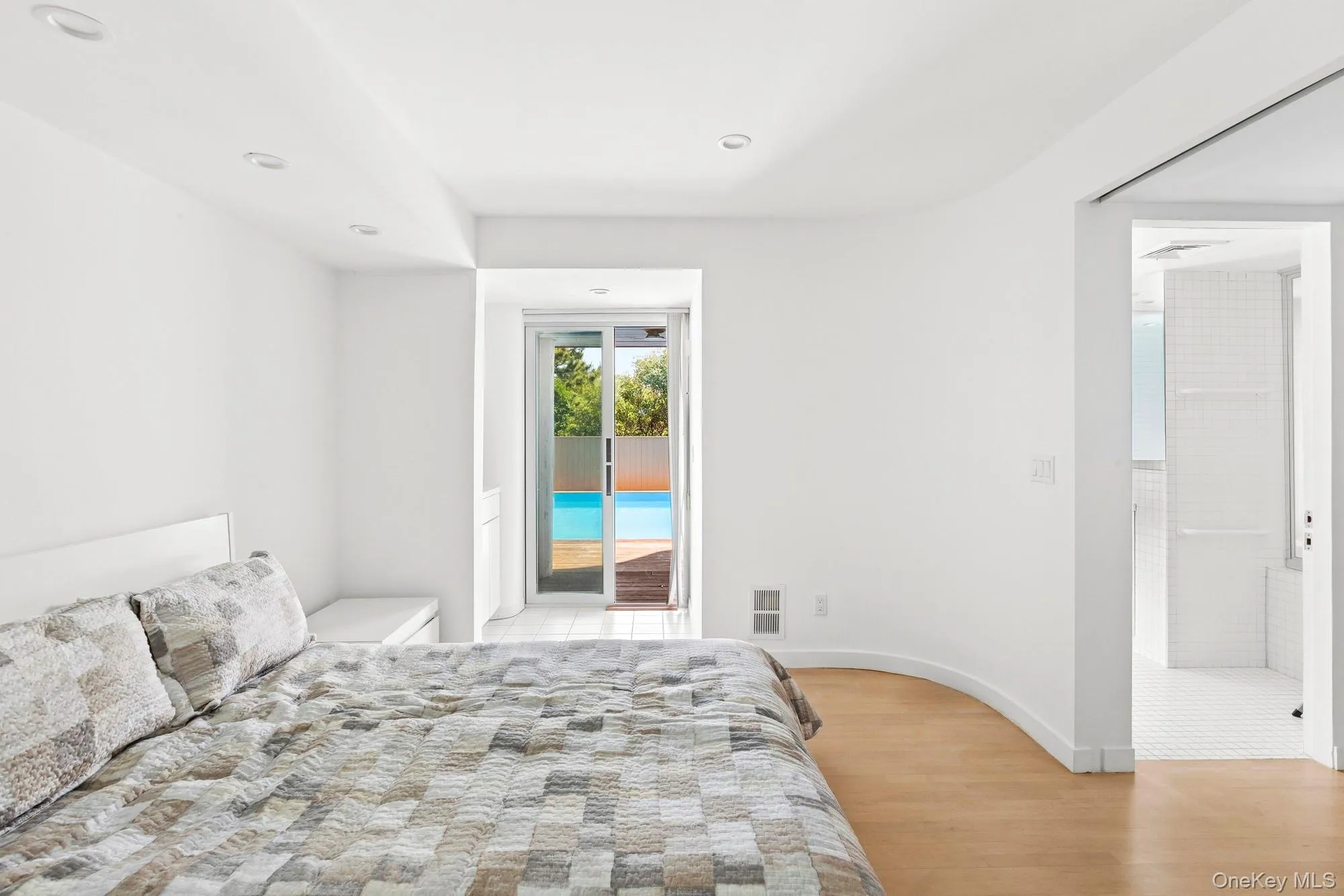 559 Dune Road, Southampton, NY, 4 Bedrooms Bedrooms, 8 Rooms Rooms,3 BathroomsBathrooms,Residential,For Rent,Dune,0,1015502 559 Dune Road, Southampton, NY, 4 Bedrooms Bedrooms, 8 Rooms Rooms,3 BathroomsBathrooms,Residential,For Rent,Dune,0,1015502
