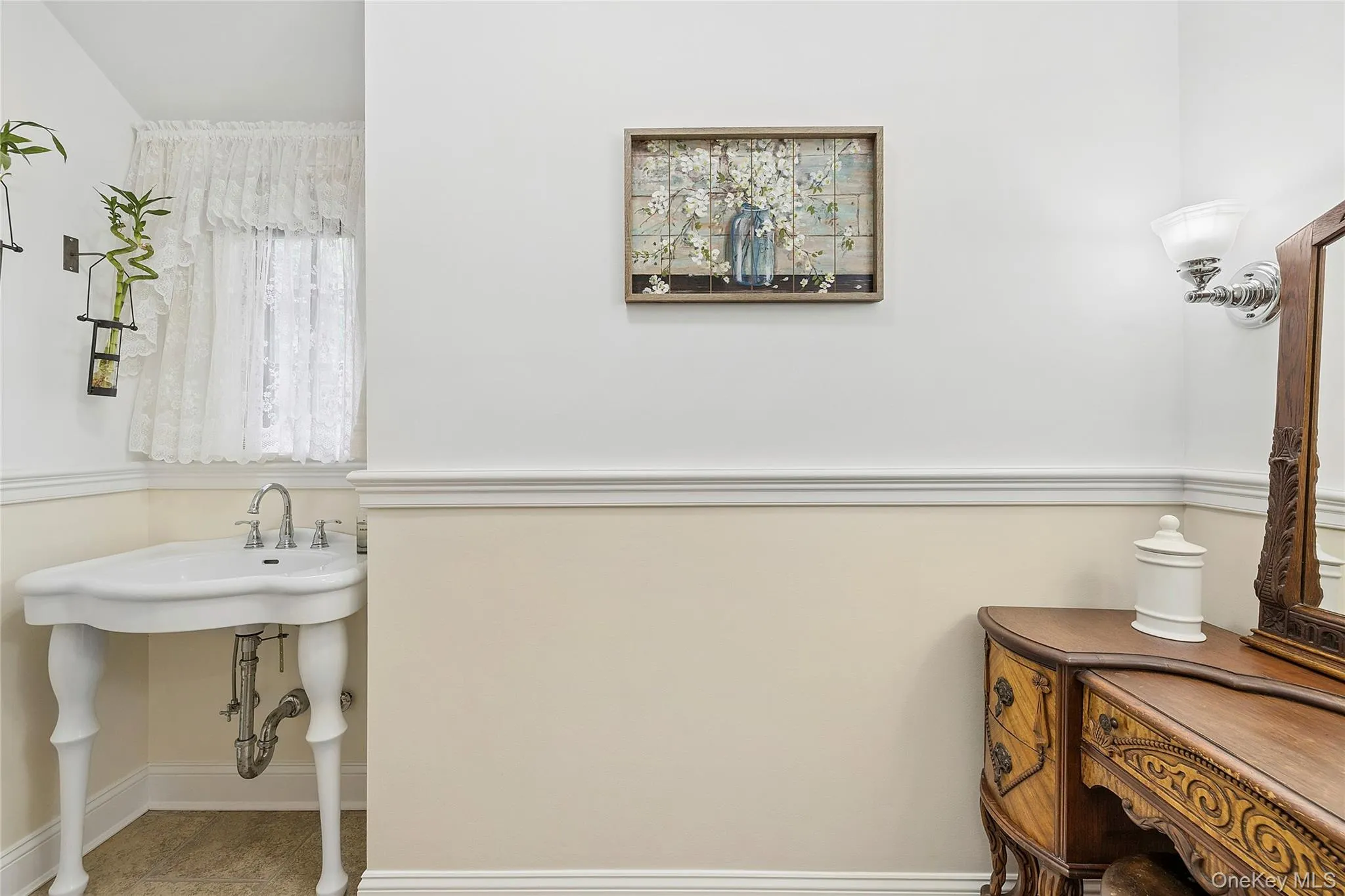 84 Luquer Road, North Hempstead, NY, 5 Bedrooms Bedrooms, 10 Rooms Rooms,3 BathroomsBathrooms,Residential,For Rent,Luquer,0,1015503 84 Luquer Road, North Hempstead, NY, 5 Bedrooms Bedrooms, 10 Rooms Rooms,3 BathroomsBathrooms,Residential,For Rent,Luquer,0,1015503