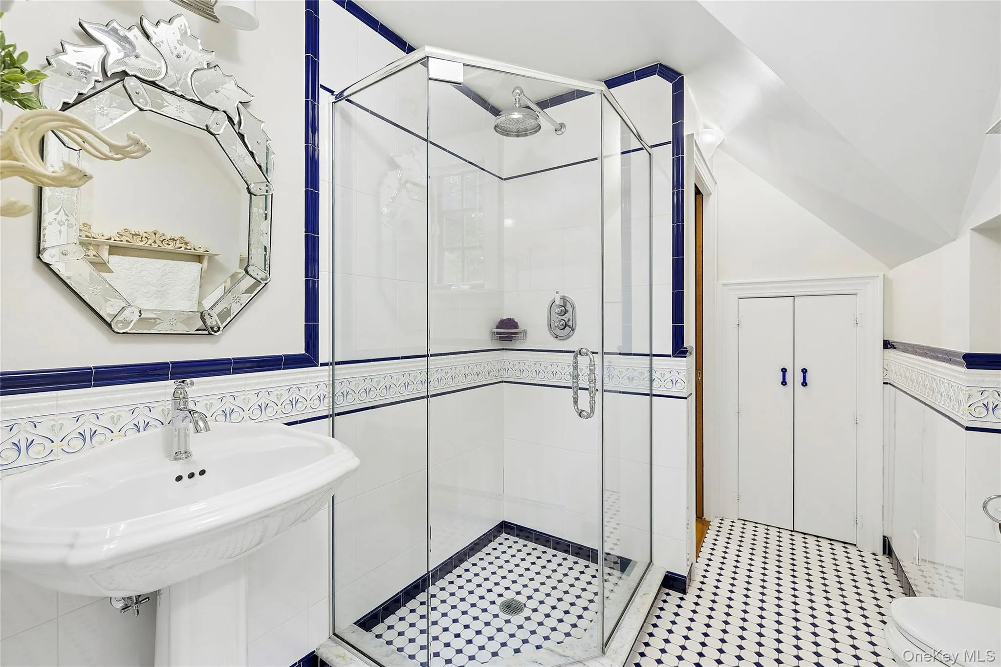 84 Luquer Road, North Hempstead, NY, 5 Bedrooms Bedrooms, 10 Rooms Rooms,3 BathroomsBathrooms,Residential,For Rent,Luquer,0,1015503 84 Luquer Road, North Hempstead, NY, 5 Bedrooms Bedrooms, 10 Rooms Rooms,3 BathroomsBathrooms,Residential,For Rent,Luquer,0,1015503