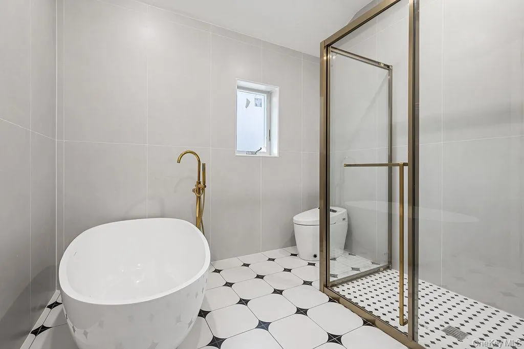 157-51 Rose Avenue, New York, NY, 4 Bedrooms Bedrooms, 7 Rooms Rooms,5 BathroomsBathrooms,Residential,For Rent,Rose,0,1015507 157-51 Rose Avenue, New York, NY, 4 Bedrooms Bedrooms, 7 Rooms Rooms,5 BathroomsBathrooms,Residential,For Rent,Rose,0,1015507