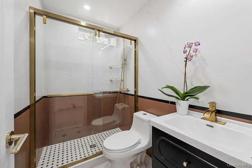 157-51 Rose Avenue, New York, NY, 4 Bedrooms Bedrooms, 7 Rooms Rooms,5 BathroomsBathrooms,Residential,For Rent,Rose,0,1015507 157-51 Rose Avenue, New York, NY, 4 Bedrooms Bedrooms, 7 Rooms Rooms,5 BathroomsBathrooms,Residential,For Rent,Rose,0,1015507