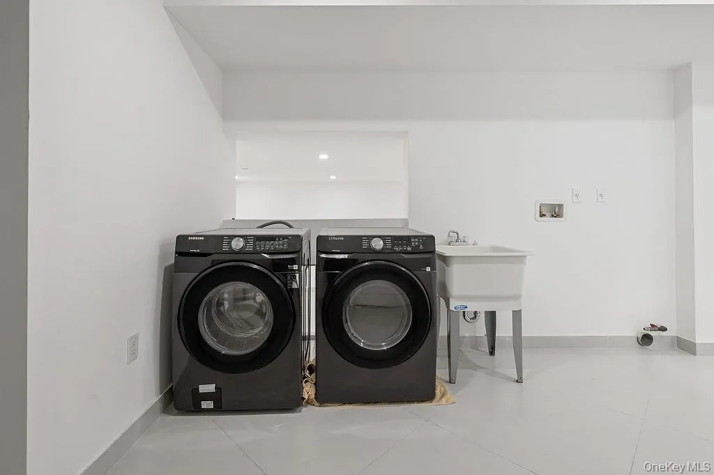 157-51 Rose Avenue, New York, NY, 4 Bedrooms Bedrooms, 7 Rooms Rooms,5 BathroomsBathrooms,Residential,For Rent,Rose,0,1015507 157-51 Rose Avenue, New York, NY, 4 Bedrooms Bedrooms, 7 Rooms Rooms,5 BathroomsBathrooms,Residential,For Rent,Rose,0,1015507