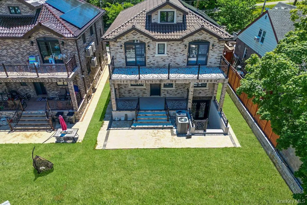 157-51 Rose Avenue, New York, NY, 4 Bedrooms Bedrooms, 7 Rooms Rooms,5 BathroomsBathrooms,Residential,For Rent,Rose,0,1015507 157-51 Rose Avenue, New York, NY, 4 Bedrooms Bedrooms, 7 Rooms Rooms,5 BathroomsBathrooms,Residential,For Rent,Rose,0,1015507