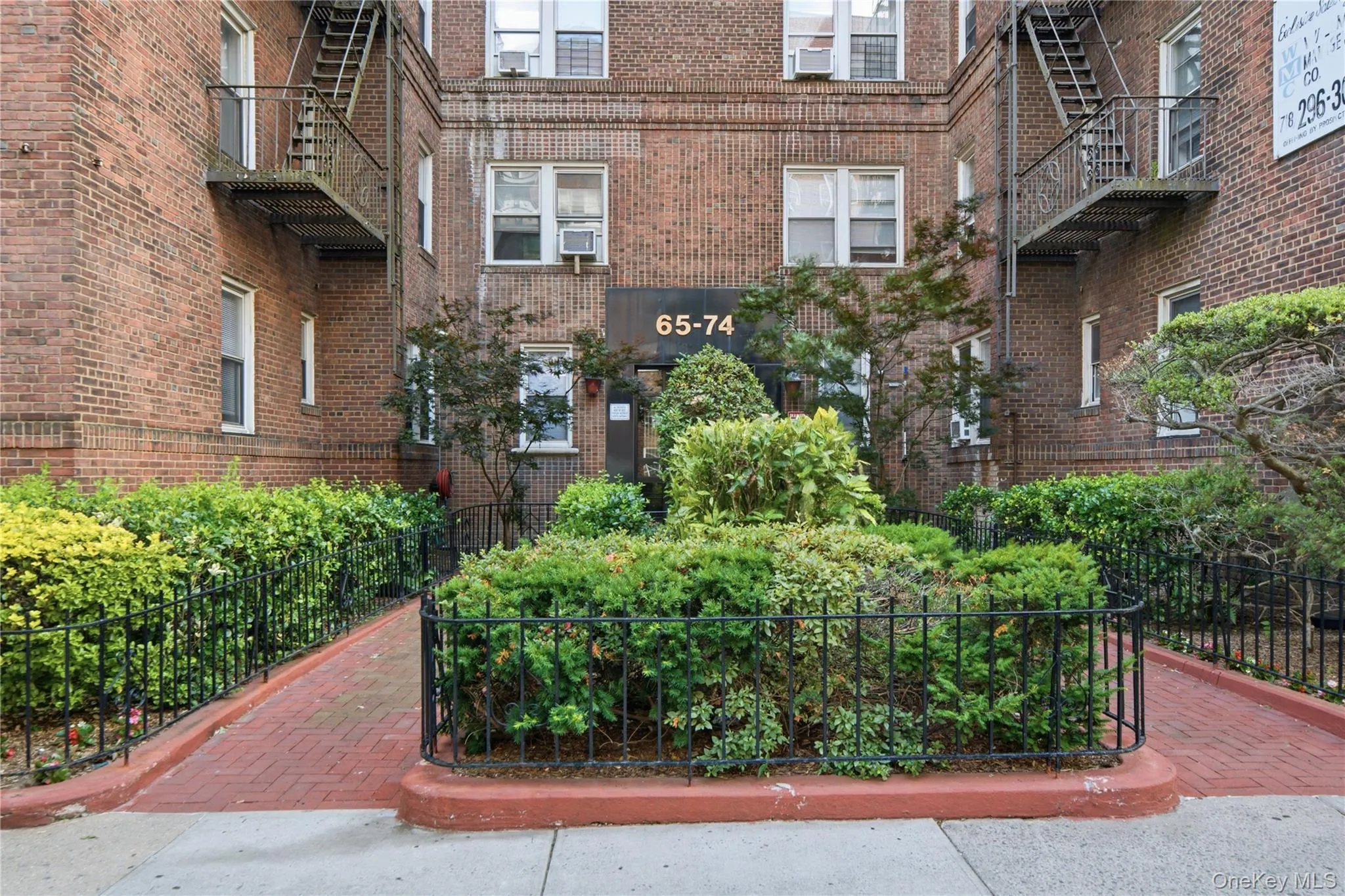 65-74 Saunders Street, New York, NY, 3 Rooms Rooms,1 BathroomBathrooms,Residential,For Rent,Saunders,0,1015521 65-74 Saunders Street, New York, NY, 3 Rooms Rooms,1 BathroomBathrooms,Residential,For Rent,Saunders,0,1015521