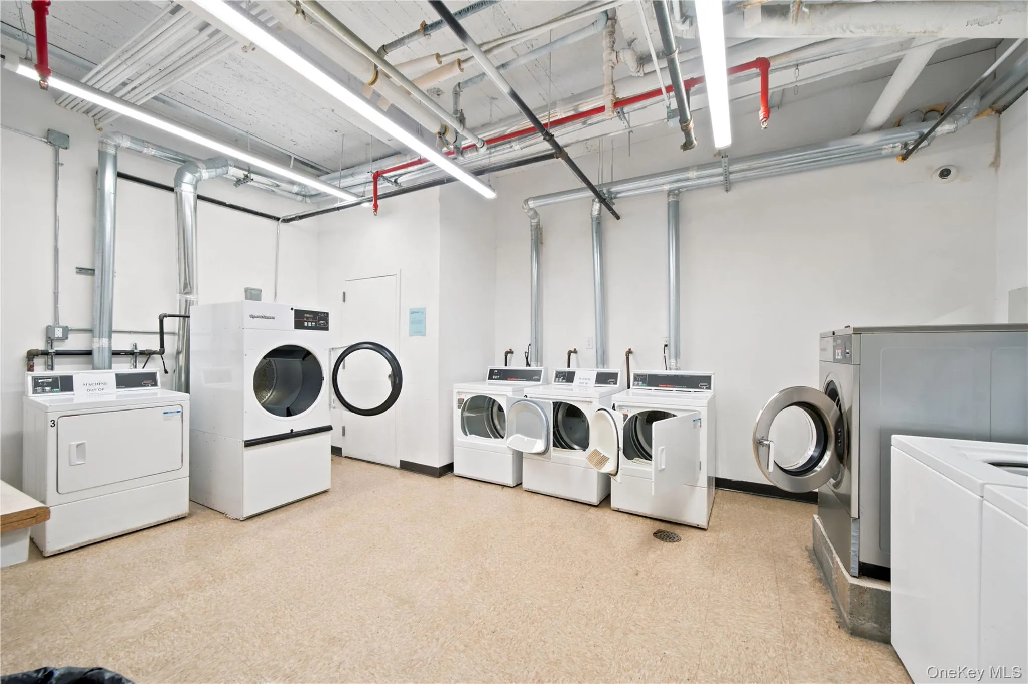 65-74 Saunders Street, New York, NY, 3 Rooms Rooms,1 BathroomBathrooms,Residential,For Rent,Saunders,0,1015521 65-74 Saunders Street, New York, NY, 3 Rooms Rooms,1 BathroomBathrooms,Residential,For Rent,Saunders,0,1015521