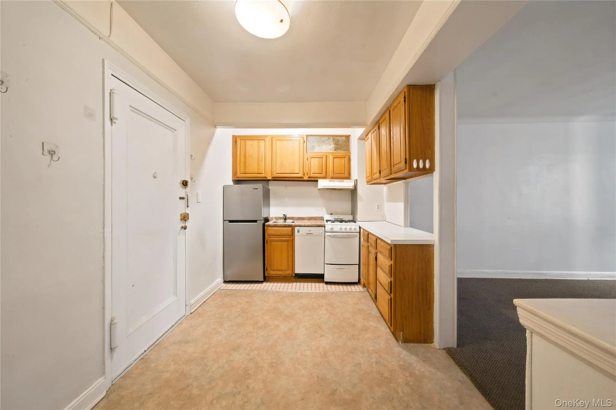 65-74 Saunders Street, New York, NY, 3 Rooms Rooms,1 BathroomBathrooms,Residential,For Rent,Saunders,0,1015521 65-74 Saunders Street, New York, NY, 3 Rooms Rooms,1 BathroomBathrooms,Residential,For Rent,Saunders,0,1015521