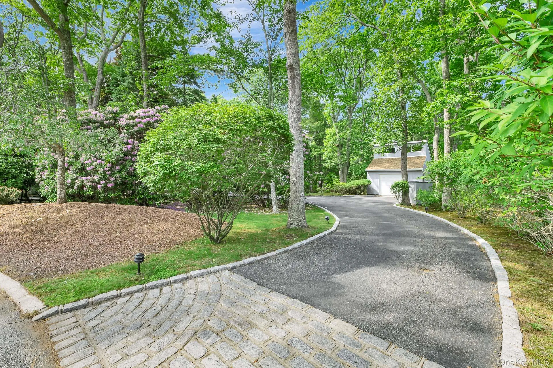 2 Strathmore Court, Southampton, NY, 3 Bedrooms Bedrooms, 8 Rooms Rooms,4 BathroomsBathrooms,Residential,For Rent,Strathmore,0,1015525 2 Strathmore Court, Southampton, NY, 3 Bedrooms Bedrooms, 8 Rooms Rooms,4 BathroomsBathrooms,Residential,For Rent,Strathmore,0,1015525