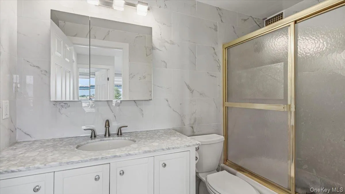 9-15 166th Street, New York, NY, 2 Bedrooms Bedrooms, 5 Rooms Rooms,1 BathroomBathrooms,Residential,For Rent,166th,0,1015530 9-15 166th Street, New York, NY, 2 Bedrooms Bedrooms, 5 Rooms Rooms,1 BathroomBathrooms,Residential,For Rent,166th,0,1015530