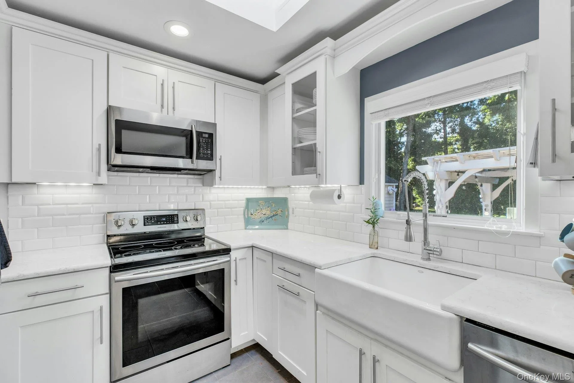 116 Tiana Road, Southampton, NY, 4 Bedrooms Bedrooms, 7 Rooms Rooms,2 BathroomsBathrooms,Residential,For Rent,Tiana,0,1015541 116 Tiana Road, Southampton, NY, 4 Bedrooms Bedrooms, 7 Rooms Rooms,2 BathroomsBathrooms,Residential,For Rent,Tiana,0,1015541