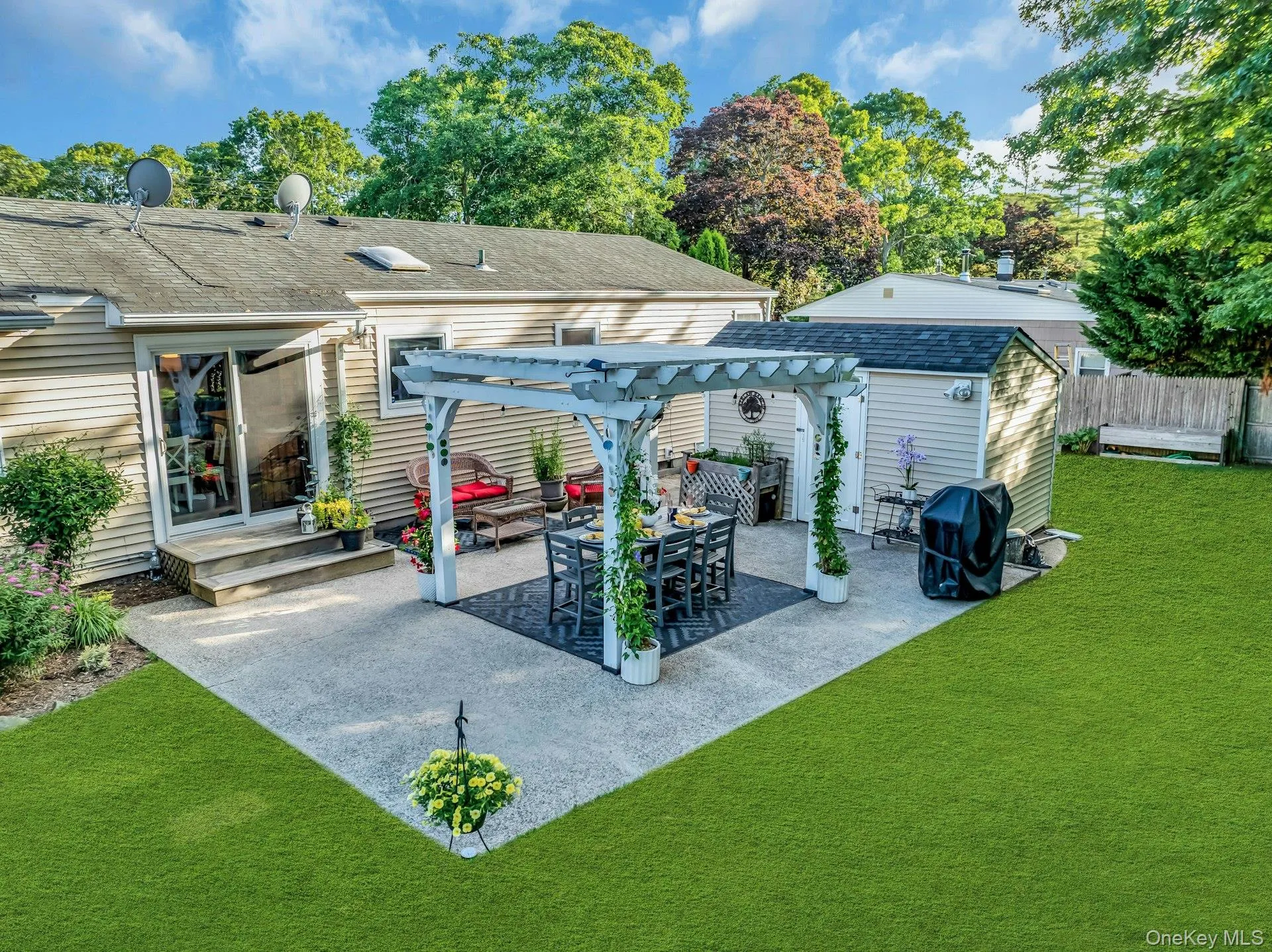 116 Tiana Road, Southampton, NY, 4 Bedrooms Bedrooms, 7 Rooms Rooms,2 BathroomsBathrooms,Residential,For Rent,Tiana,0,1015541 116 Tiana Road, Southampton, NY, 4 Bedrooms Bedrooms, 7 Rooms Rooms,2 BathroomsBathrooms,Residential,For Rent,Tiana,0,1015541