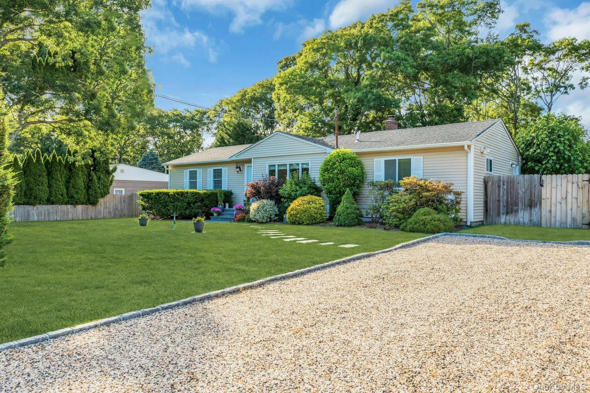 116 Tiana Road, Southampton, NY, 4 Bedrooms Bedrooms, 7 Rooms Rooms,2 BathroomsBathrooms,Residential,For Rent,Tiana,0,1015541 116 Tiana Road, Southampton, NY, 4 Bedrooms Bedrooms, 7 Rooms Rooms,2 BathroomsBathrooms,Residential,For Rent,Tiana,0,1015541