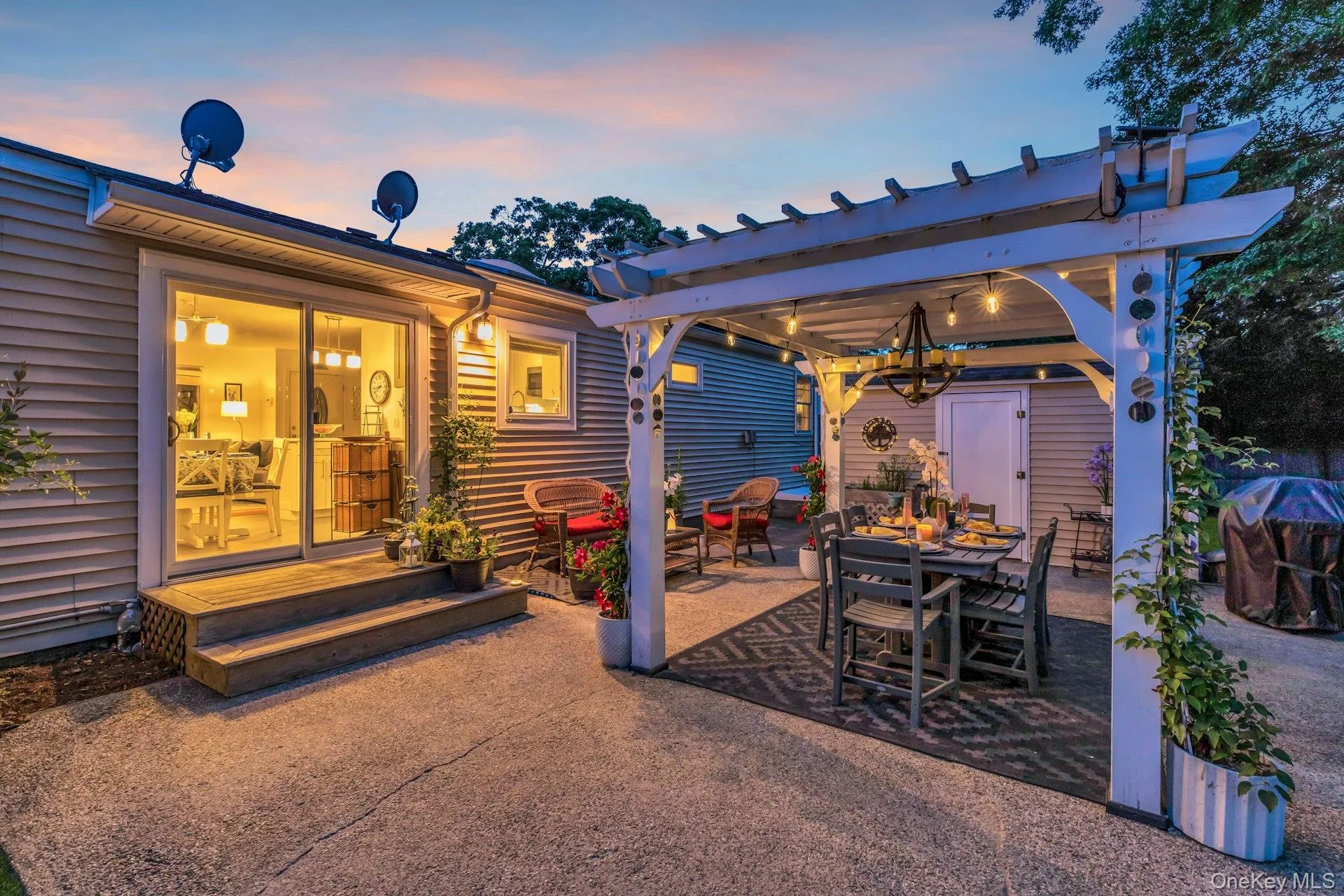 116 Tiana Road, Southampton, NY, 4 Bedrooms Bedrooms, 7 Rooms Rooms,2 BathroomsBathrooms,Residential,For Rent,Tiana,0,1015541 116 Tiana Road, Southampton, NY, 4 Bedrooms Bedrooms, 7 Rooms Rooms,2 BathroomsBathrooms,Residential,For Rent,Tiana,0,1015541