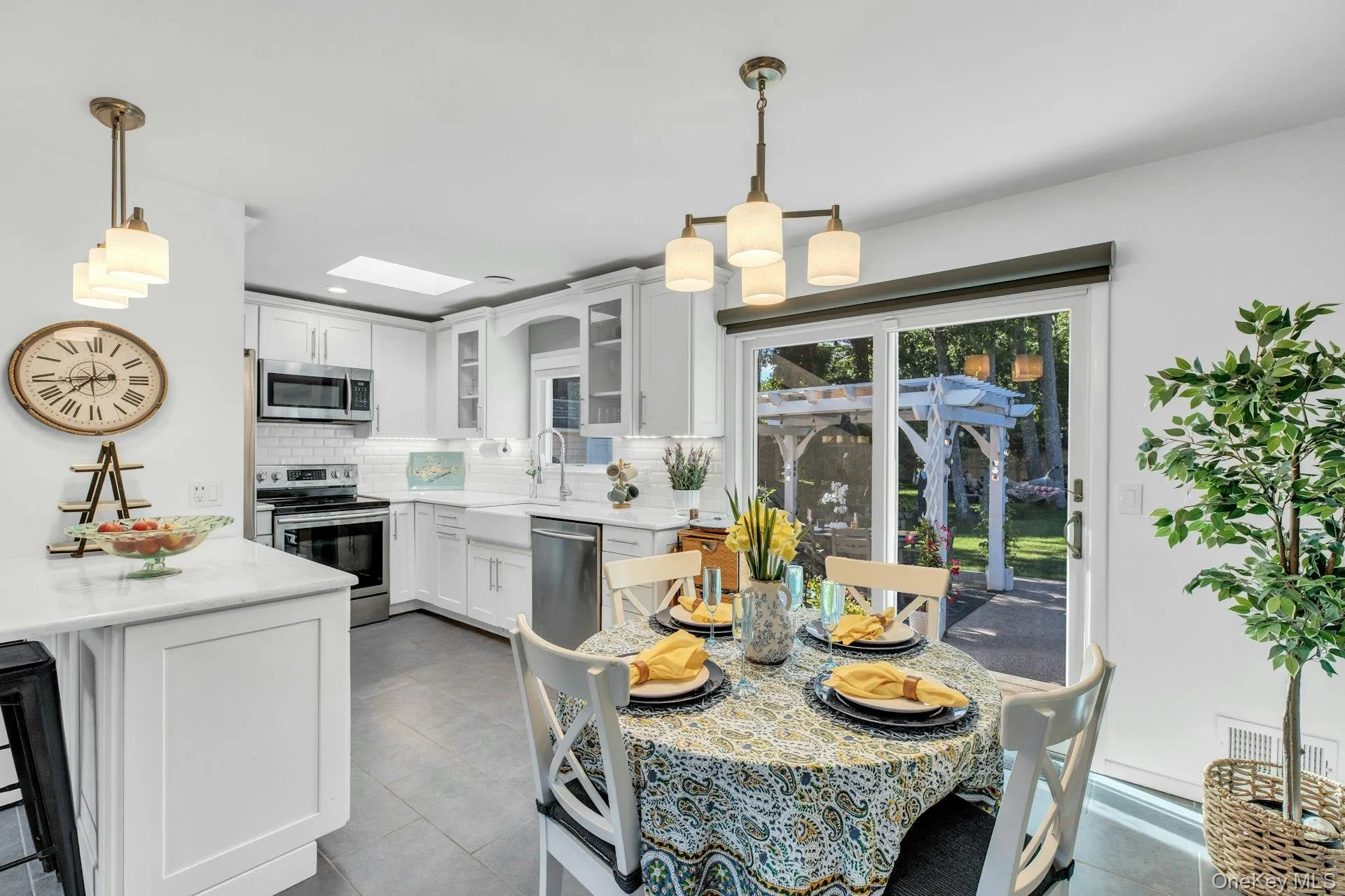 116 Tiana Road, Southampton, NY, 4 Bedrooms Bedrooms, 7 Rooms Rooms,2 BathroomsBathrooms,Residential,For Rent,Tiana,0,1015541 116 Tiana Road, Southampton, NY, 4 Bedrooms Bedrooms, 7 Rooms Rooms,2 BathroomsBathrooms,Residential,For Rent,Tiana,0,1015541