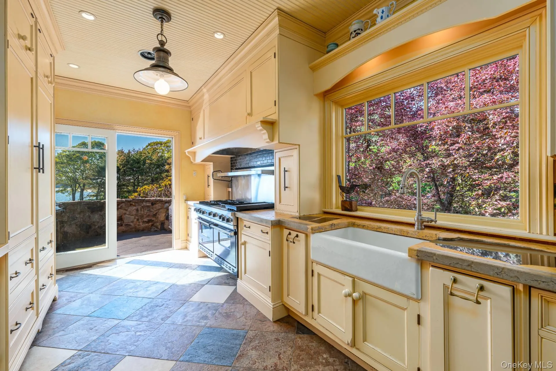 Gorgeous Details & Balcony with BBQ Gorgeous Details & Balcony with BBQ