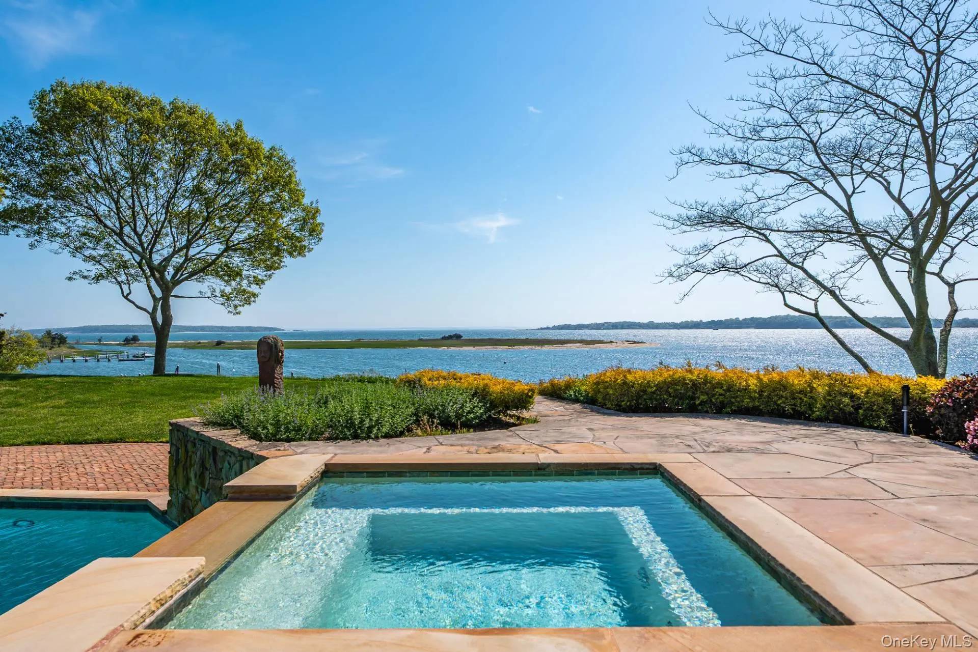 Relaxing Waterfront Spa Relaxing Waterfront Spa