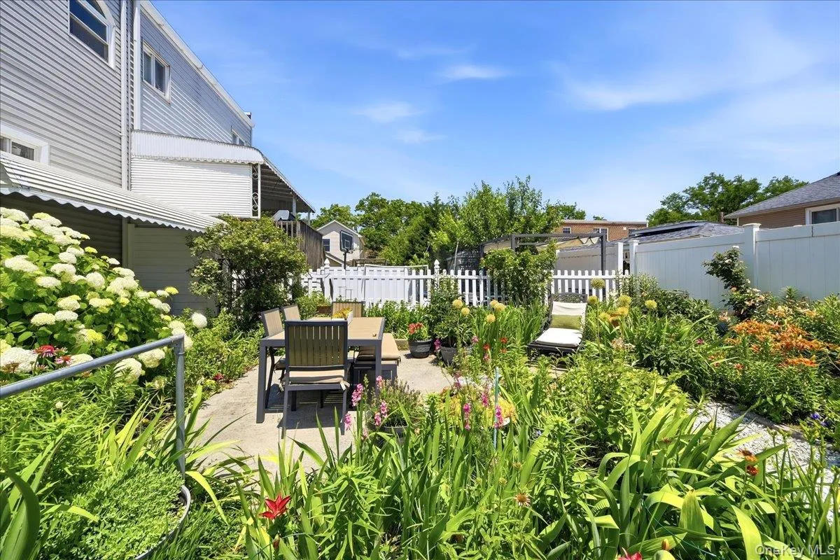 3284 Giegerich Place, New York, NY, 3 Bedrooms Bedrooms, 7 Rooms Rooms,2 BathroomsBathrooms,Residential,For Rent,Giegerich,0,1015562 3284 Giegerich Place, New York, NY, 3 Bedrooms Bedrooms, 7 Rooms Rooms,2 BathroomsBathrooms,Residential,For Rent,Giegerich,0,1015562