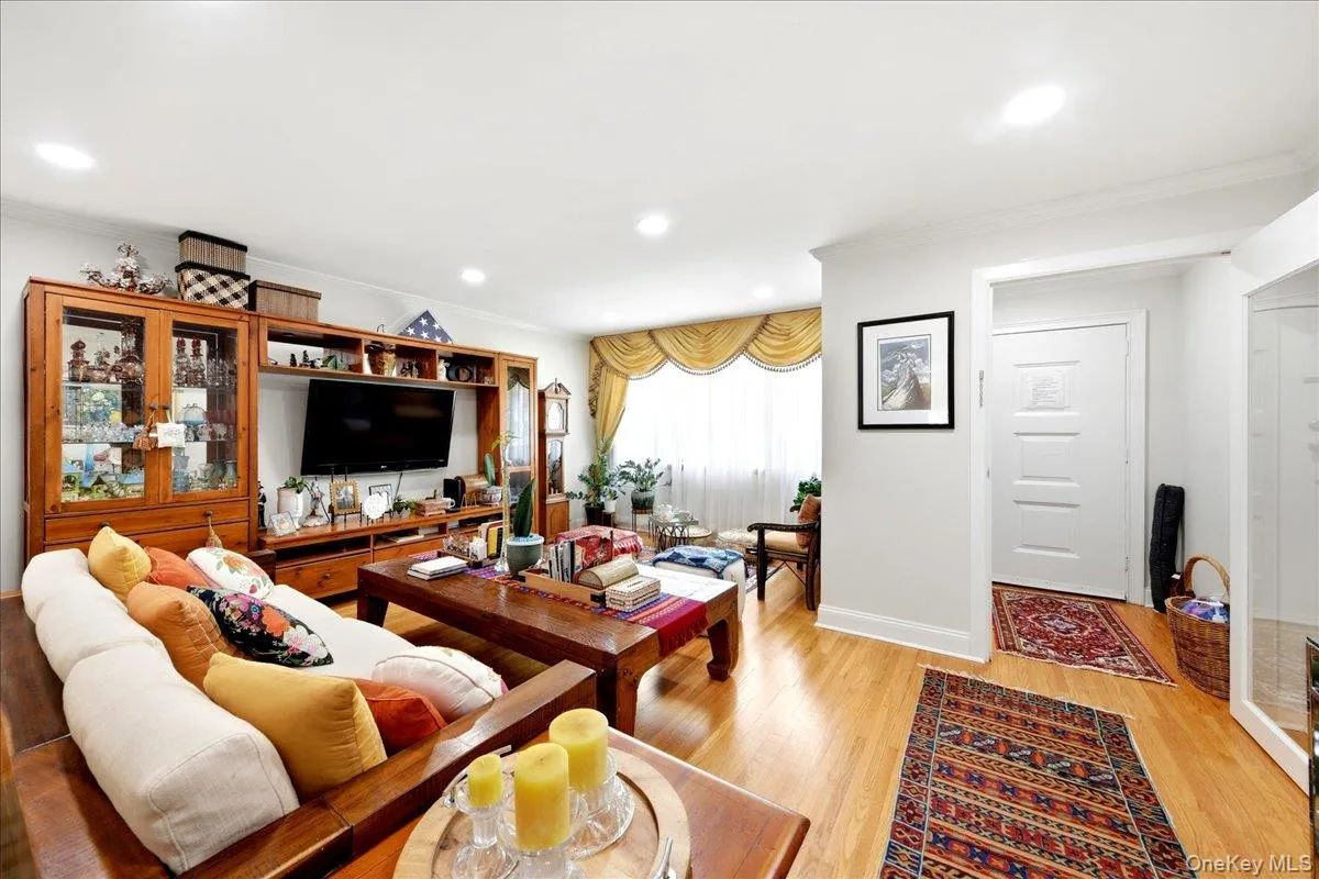 3284 Giegerich Place, New York, NY, 3 Bedrooms Bedrooms, 7 Rooms Rooms,2 BathroomsBathrooms,Residential,For Rent,Giegerich,0,1015562 3284 Giegerich Place, New York, NY, 3 Bedrooms Bedrooms, 7 Rooms Rooms,2 BathroomsBathrooms,Residential,For Rent,Giegerich,0,1015562