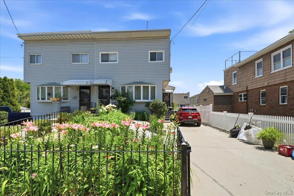 3284 Giegerich Place, New York, NY, 3 Bedrooms Bedrooms, 7 Rooms Rooms,2 BathroomsBathrooms,Residential,For Rent,Giegerich,0,1015562 3284 Giegerich Place, New York, NY, 3 Bedrooms Bedrooms, 7 Rooms Rooms,2 BathroomsBathrooms,Residential,For Rent,Giegerich,0,1015562