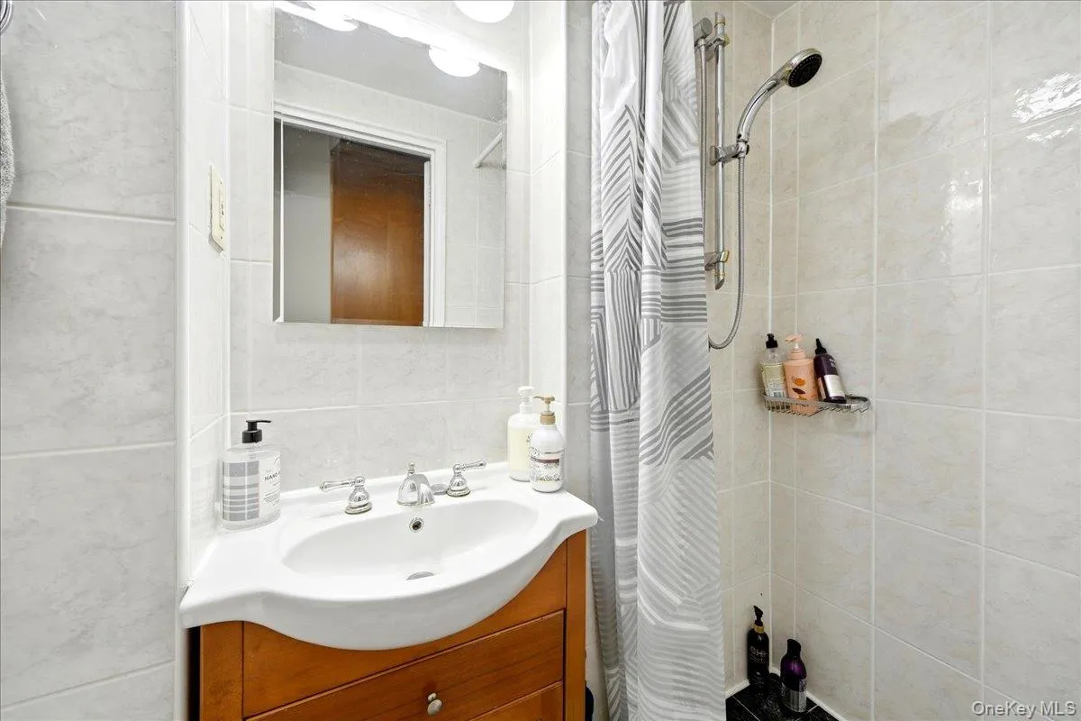 3284 Giegerich Place, New York, NY, 3 Bedrooms Bedrooms, 7 Rooms Rooms,2 BathroomsBathrooms,Residential,For Rent,Giegerich,0,1015562 3284 Giegerich Place, New York, NY, 3 Bedrooms Bedrooms, 7 Rooms Rooms,2 BathroomsBathrooms,Residential,For Rent,Giegerich,0,1015562