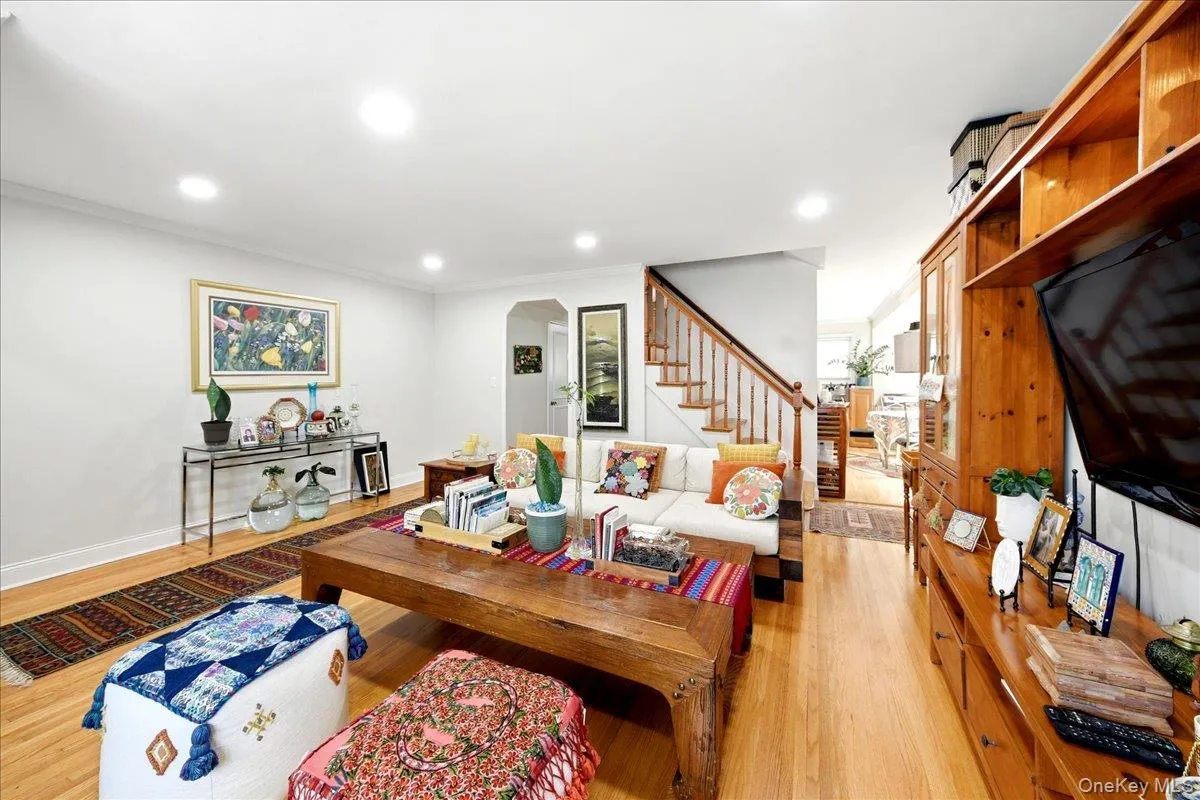 3284 Giegerich Place, New York, NY, 3 Bedrooms Bedrooms, 7 Rooms Rooms,2 BathroomsBathrooms,Residential,For Rent,Giegerich,0,1015562 3284 Giegerich Place, New York, NY, 3 Bedrooms Bedrooms, 7 Rooms Rooms,2 BathroomsBathrooms,Residential,For Rent,Giegerich,0,1015562