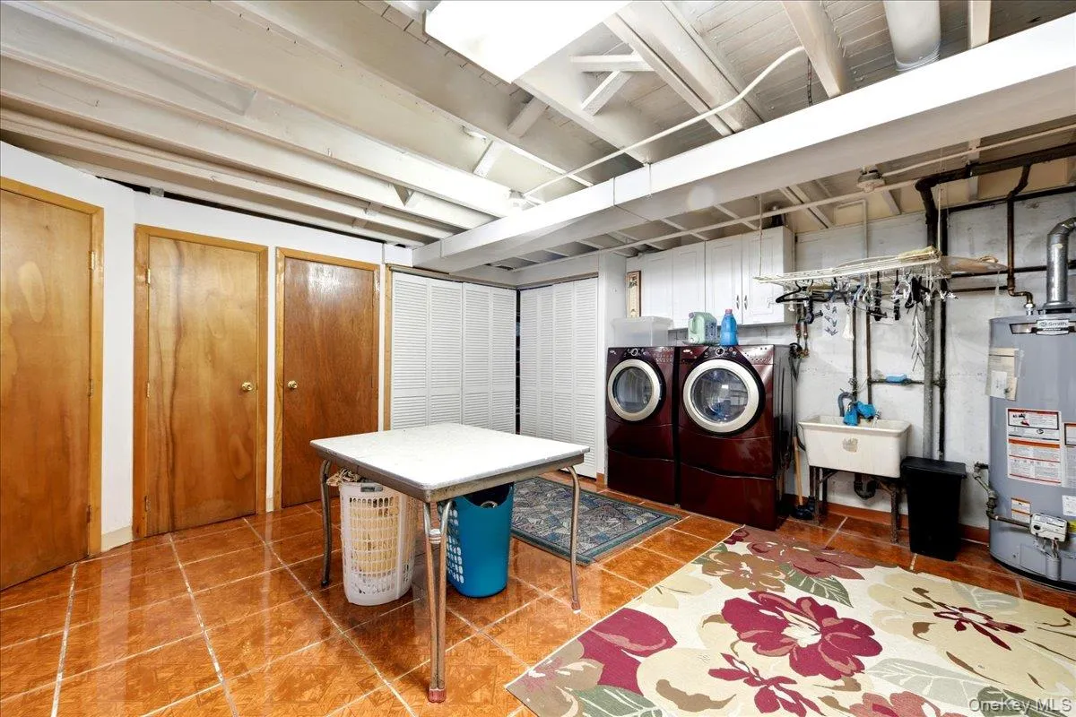 3284 Giegerich Place, New York, NY, 3 Bedrooms Bedrooms, 7 Rooms Rooms,2 BathroomsBathrooms,Residential,For Rent,Giegerich,0,1015562 3284 Giegerich Place, New York, NY, 3 Bedrooms Bedrooms, 7 Rooms Rooms,2 BathroomsBathrooms,Residential,For Rent,Giegerich,0,1015562